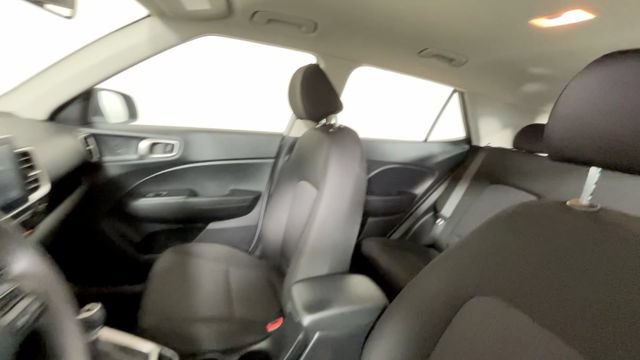 Used 2025 Hyundai Venue SE FWD image 19