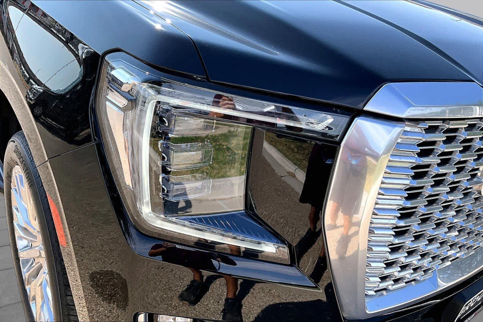 Used 2024 GMC Yukon Denali w/ Advanced Technology Package AWD/4WD image 36