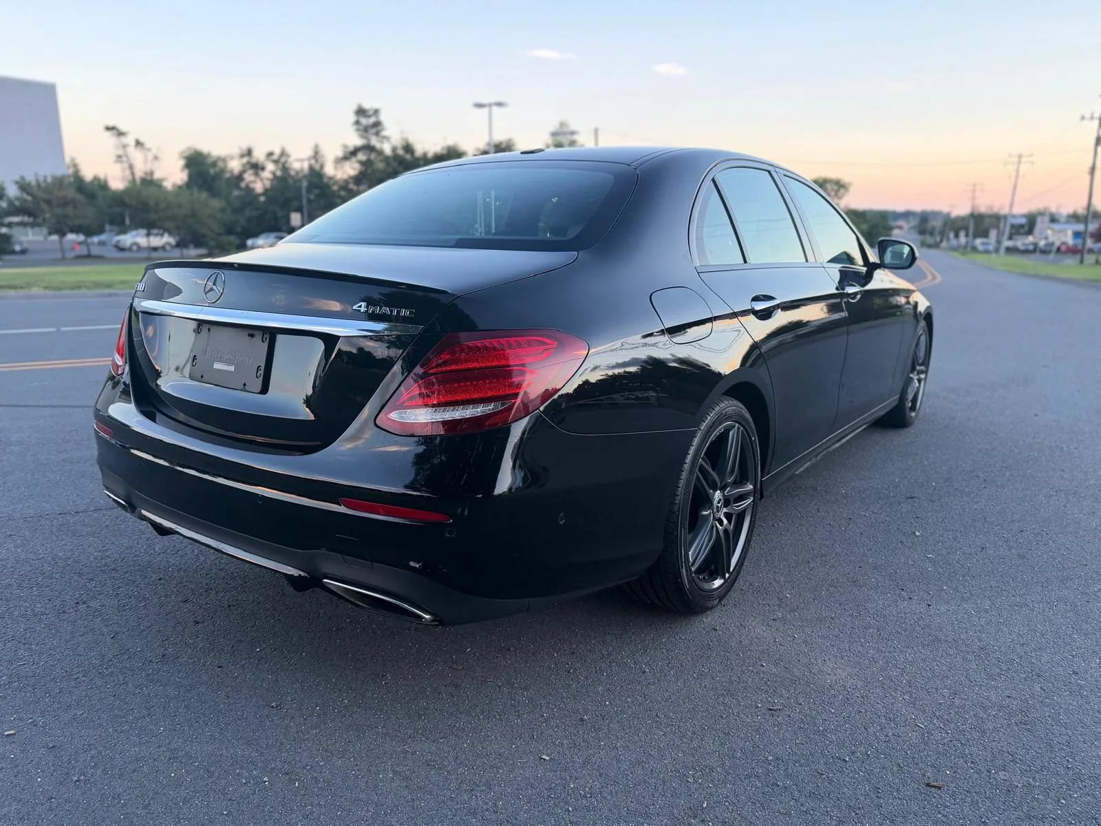 Used 2019 Mercedes-Benz E 300 4MATIC w/ Premium 1 Package image 6