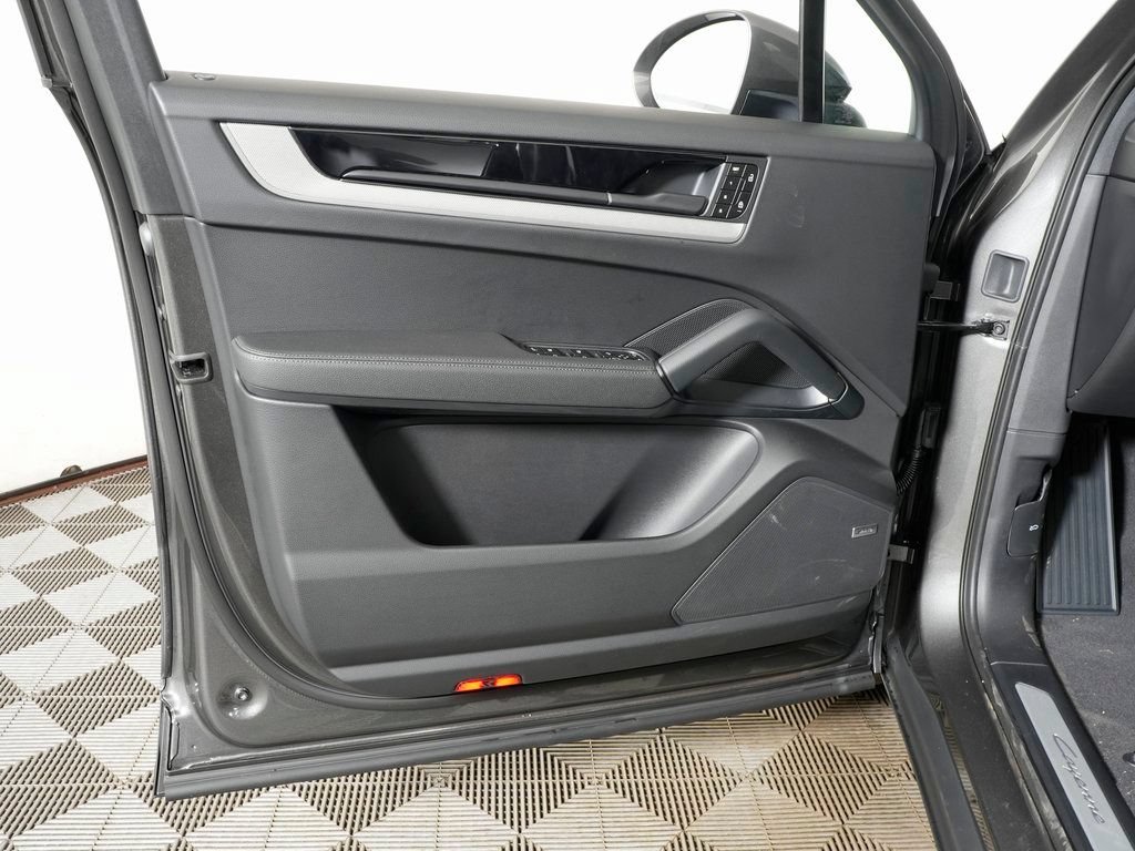 Certified 2026 Porsche Cayenne AWD/4WD image 15