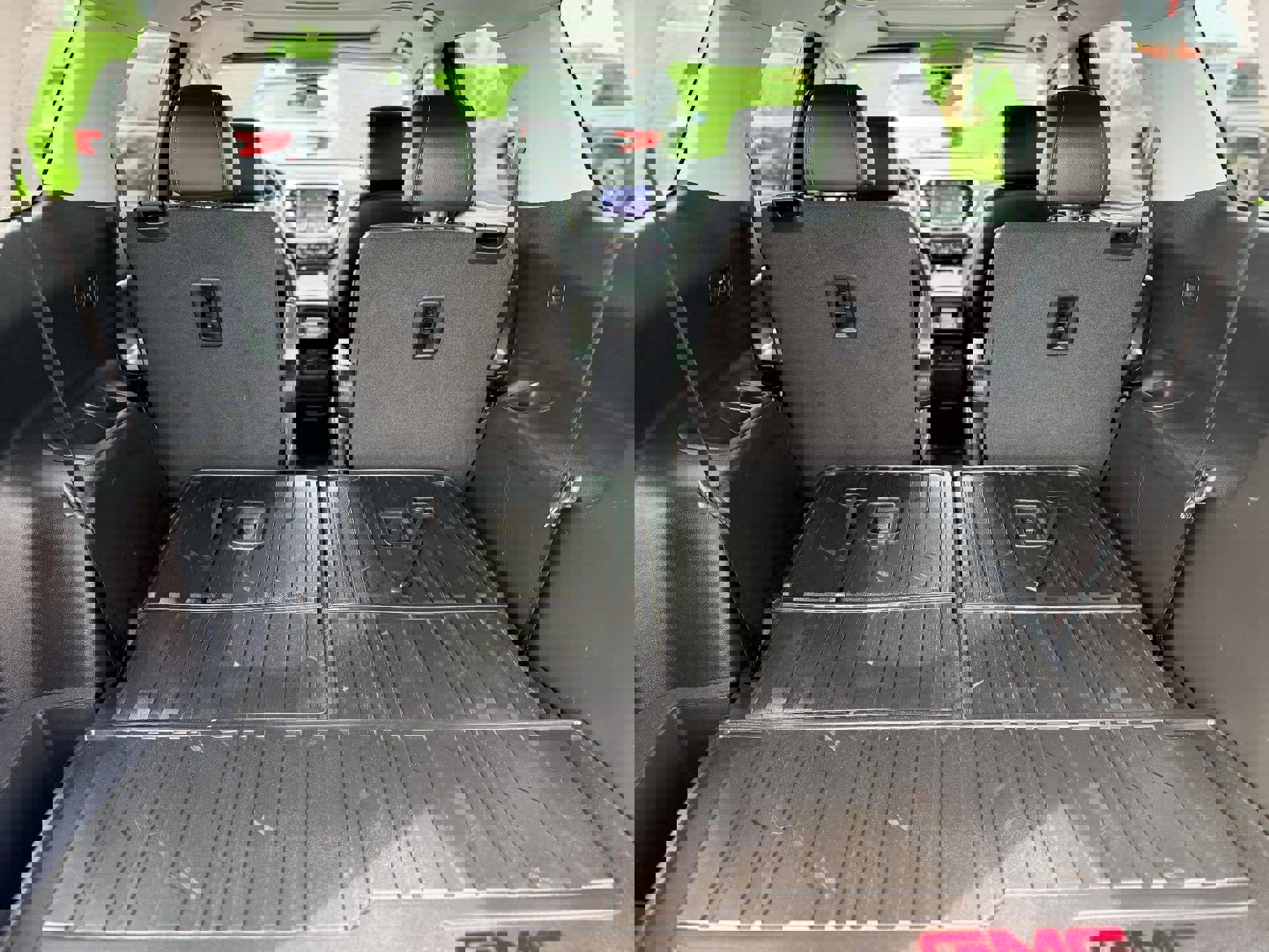 Used 2023 GMC Acadia SLT w/ Elevation Edition image 9