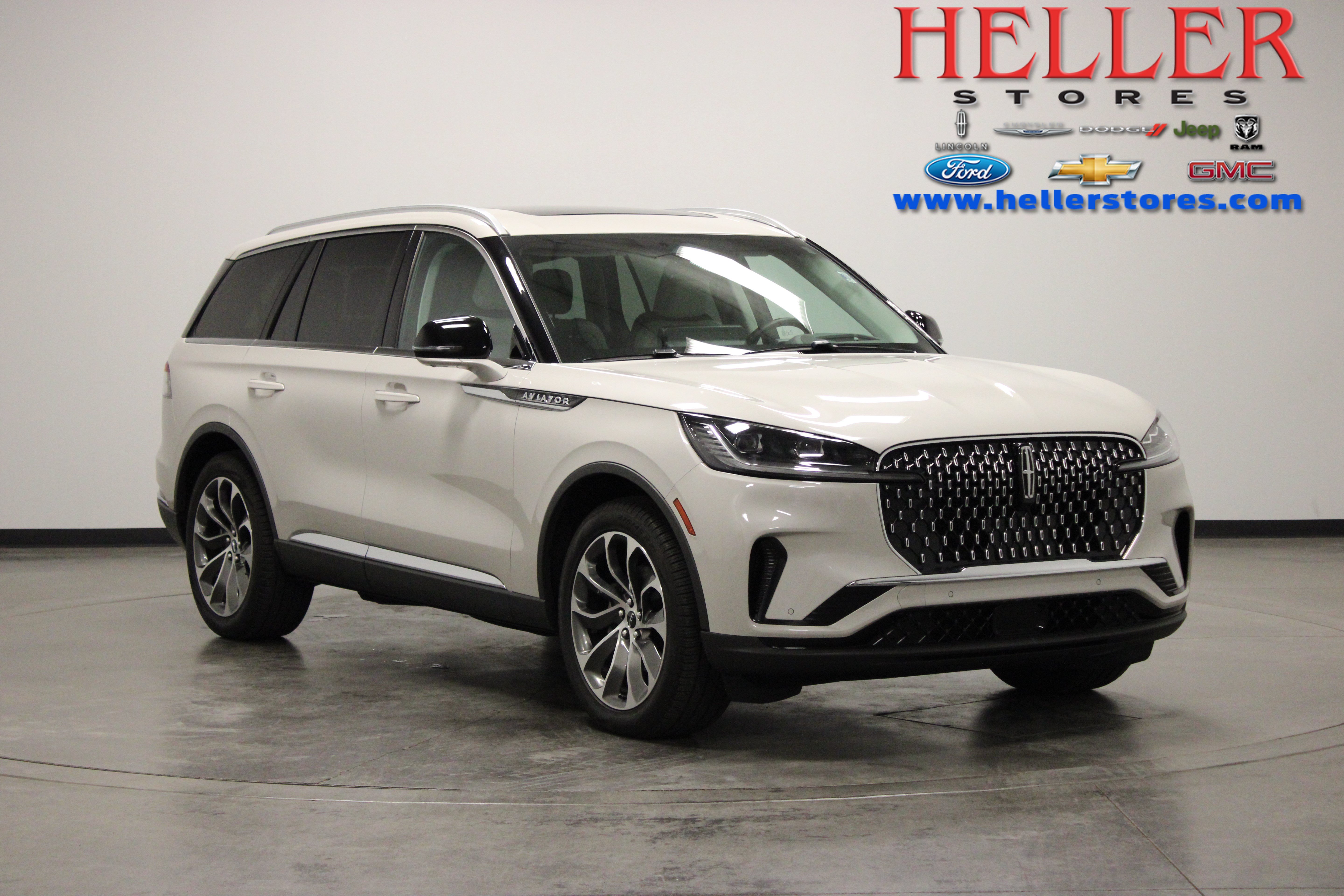 Used 2025 Lincoln Aviator Reserve w/ Illumination Package RWD image 1