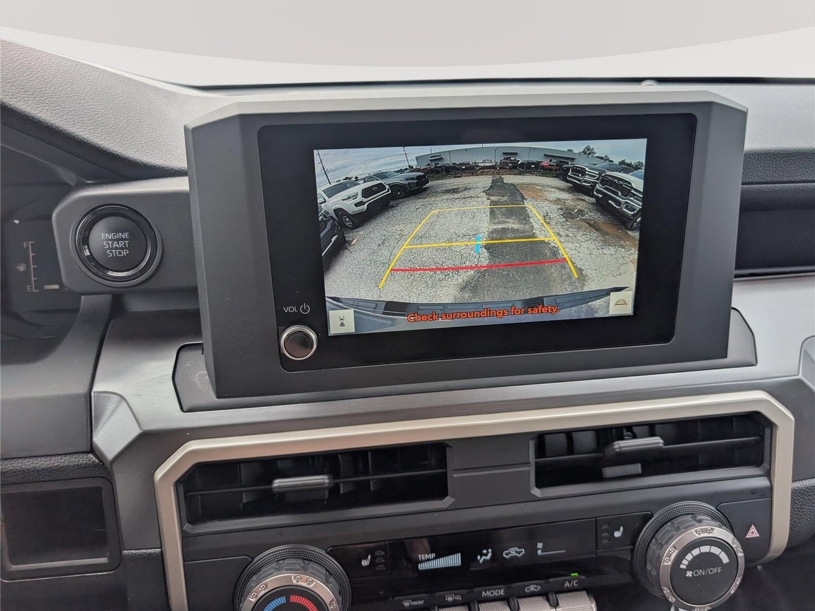 Used 2025 Toyota Tacoma SR5 AWD/4WD image 27