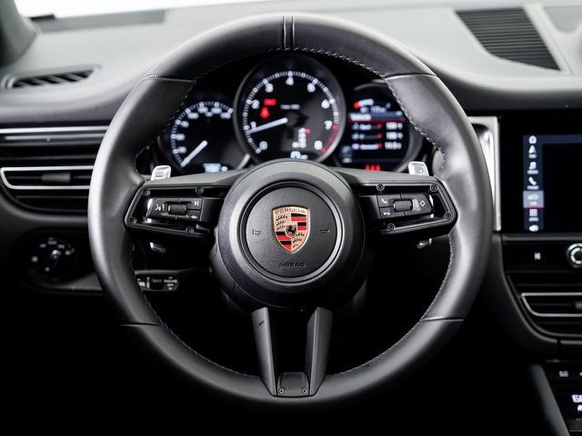 Certified 2025 Porsche Macan image 13