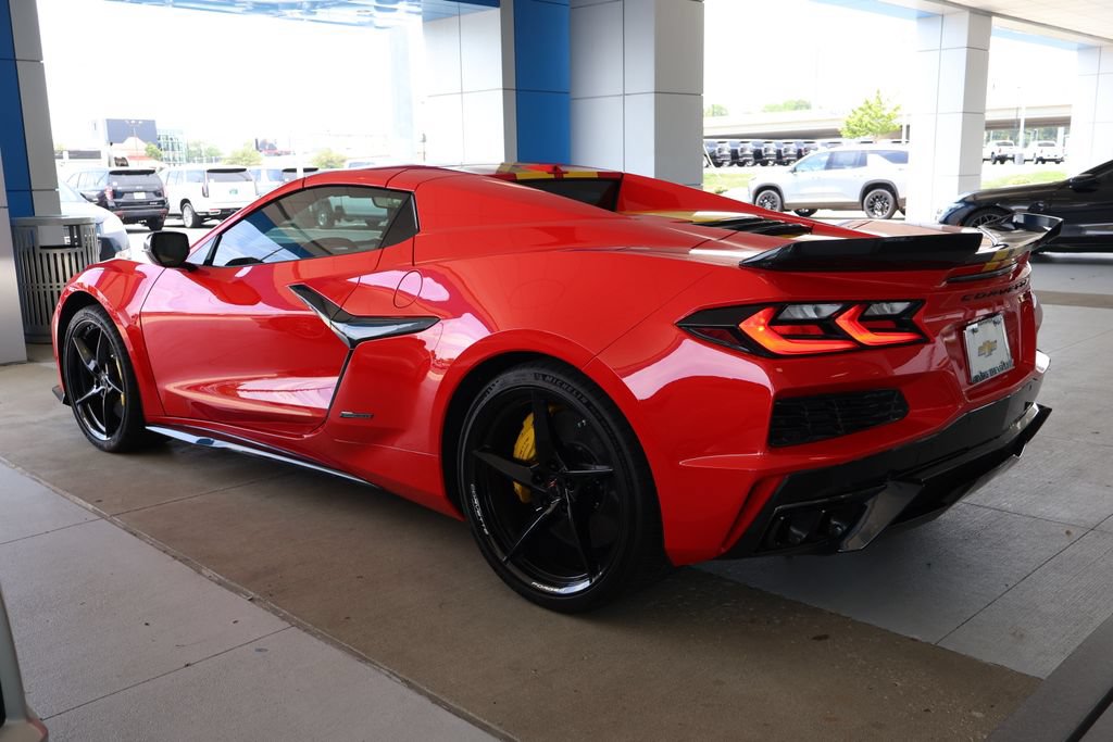 Used 2025 Chevrolet Corvette E-Ray w/ Stealth Interior Trim Package AWD/4WD image 4