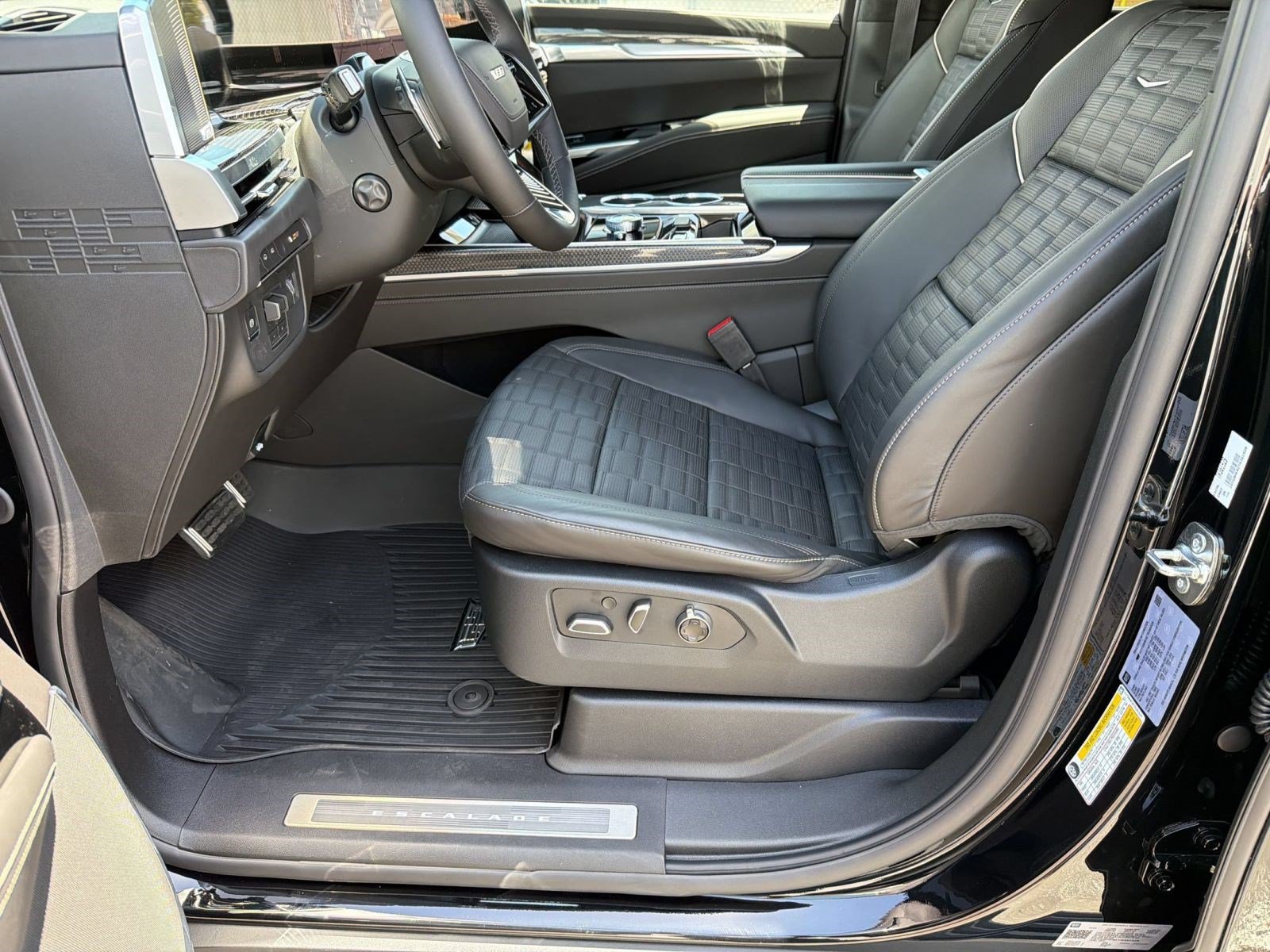 New 2026 Cadillac Escalade V w/ LPO, ONYX Package AWD/4WD image 4