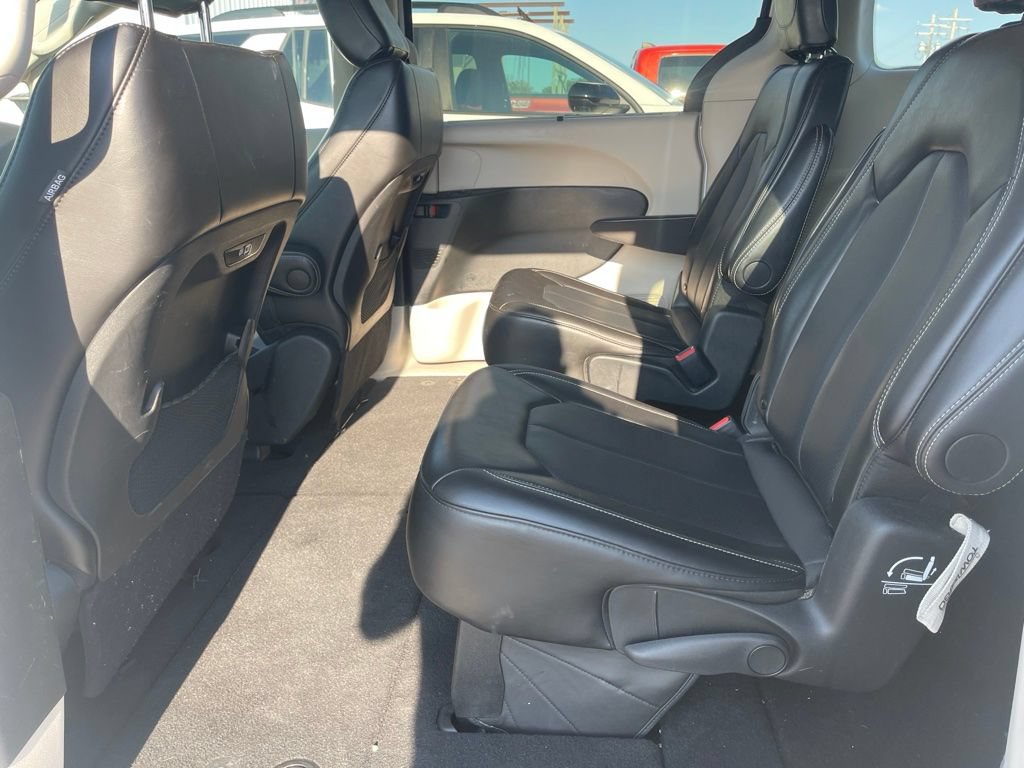 Used 2024 Chrysler Pacifica Touring-L FWD image 10