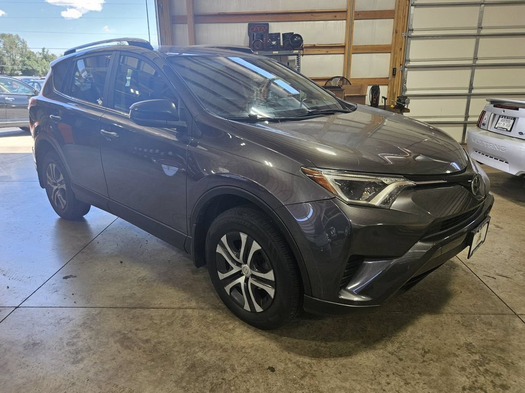 Used 2018 Toyota RAV4 LE w/ All Weather Liner Package AWD/4WD image 10