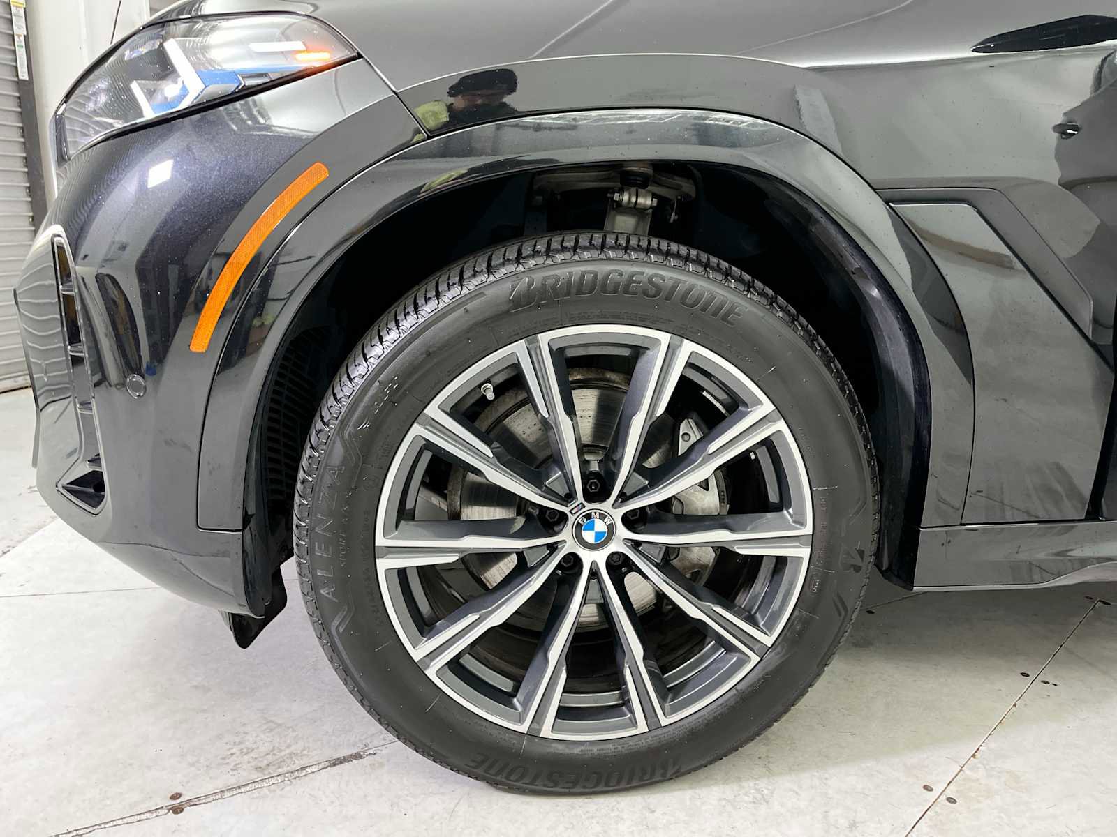 Used 2025 BMW X6 xDrive40i w/ Climate Comfort Package image 19