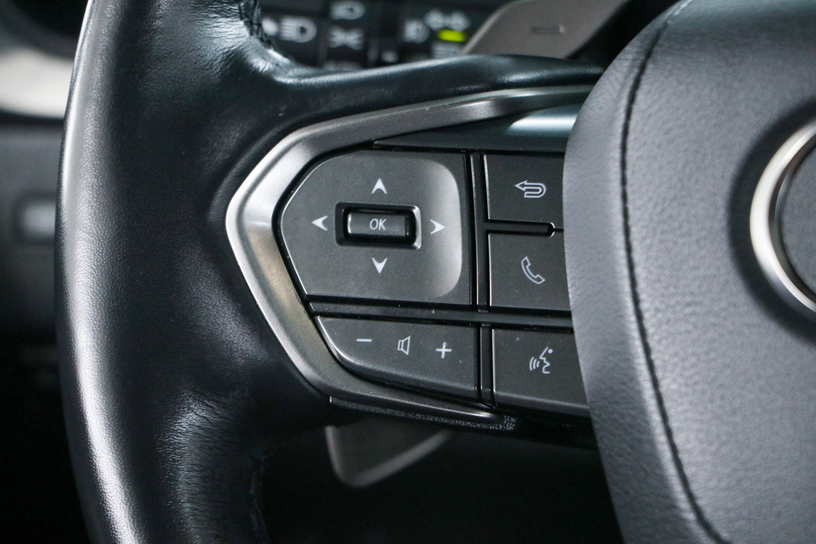 Used 2025 Lexus GX 550 w/ Accessory Package (2T) AWD/4WD image 14