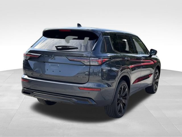 New 2026 Mitsubishi Outlander LE FWD image 3