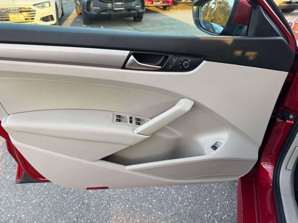 Used 2022 Volkswagen Passat 2.0T SE image 15