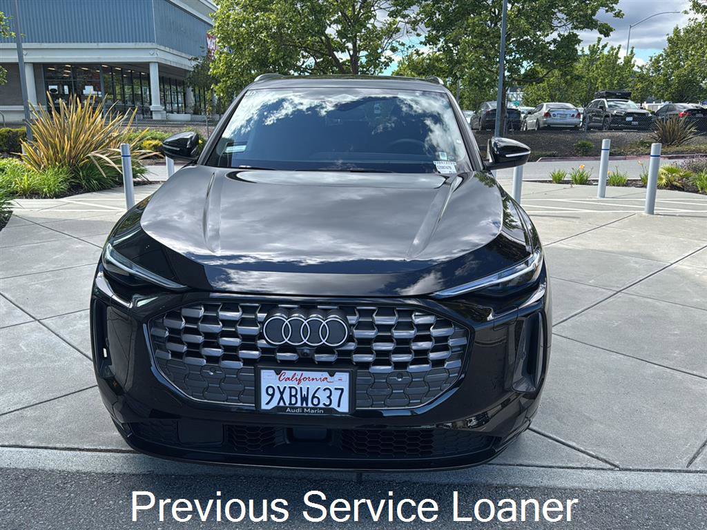 Used 2025 Audi Q5 Premium Plus w/ Premium Plus image 2