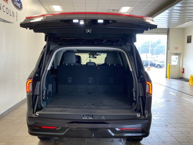 New 2027 Lincoln Navigator L Reserve AWD/4WD image 9