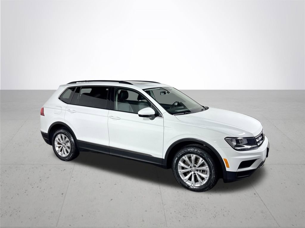 Used 2018 Volkswagen Tiguan SE w/ Panoramic Sunroof Package image 4