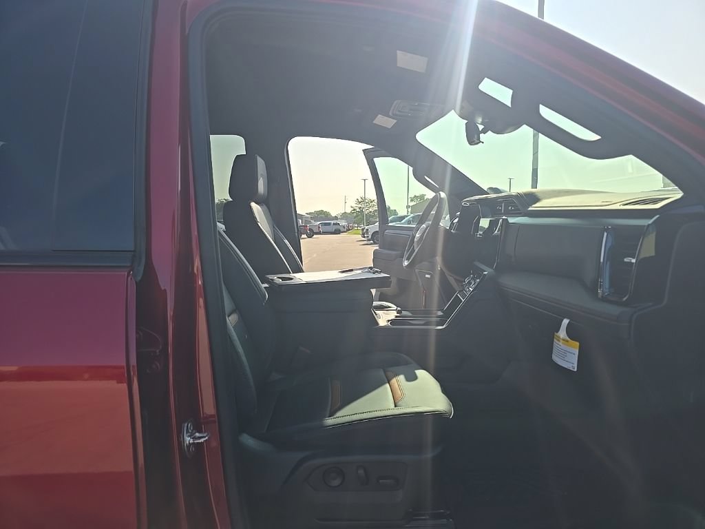 Used 2025 GMC Sierra 2500 AT4 w/ Technology Package AWD/4WD image 20