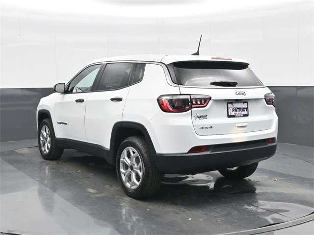 Used 2025 Jeep Compass Sport image 2