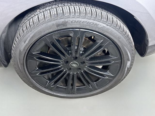 Certified 2025 Land Rover Range Rover Long Wheelbase SE AWD/4WD image 33