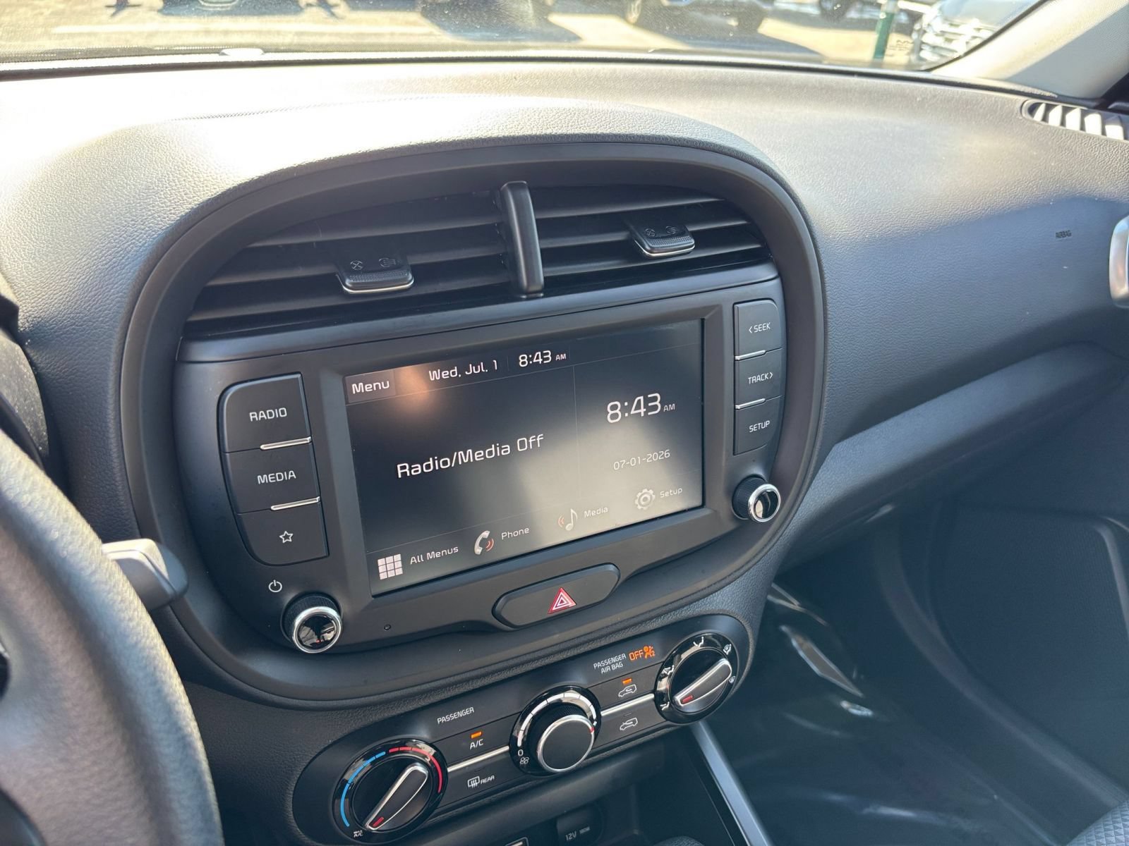 Used 2025 Kia Soul LX w/ LX Technology Package FWD image 17