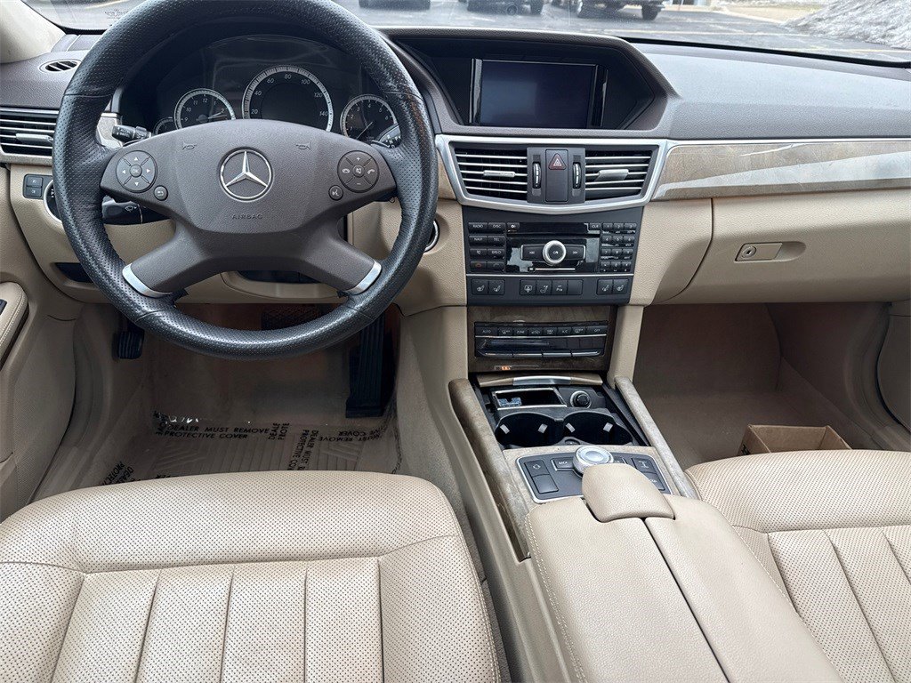 Used 2011 Mercedes-Benz E 550 4MATIC Sedan image 17
