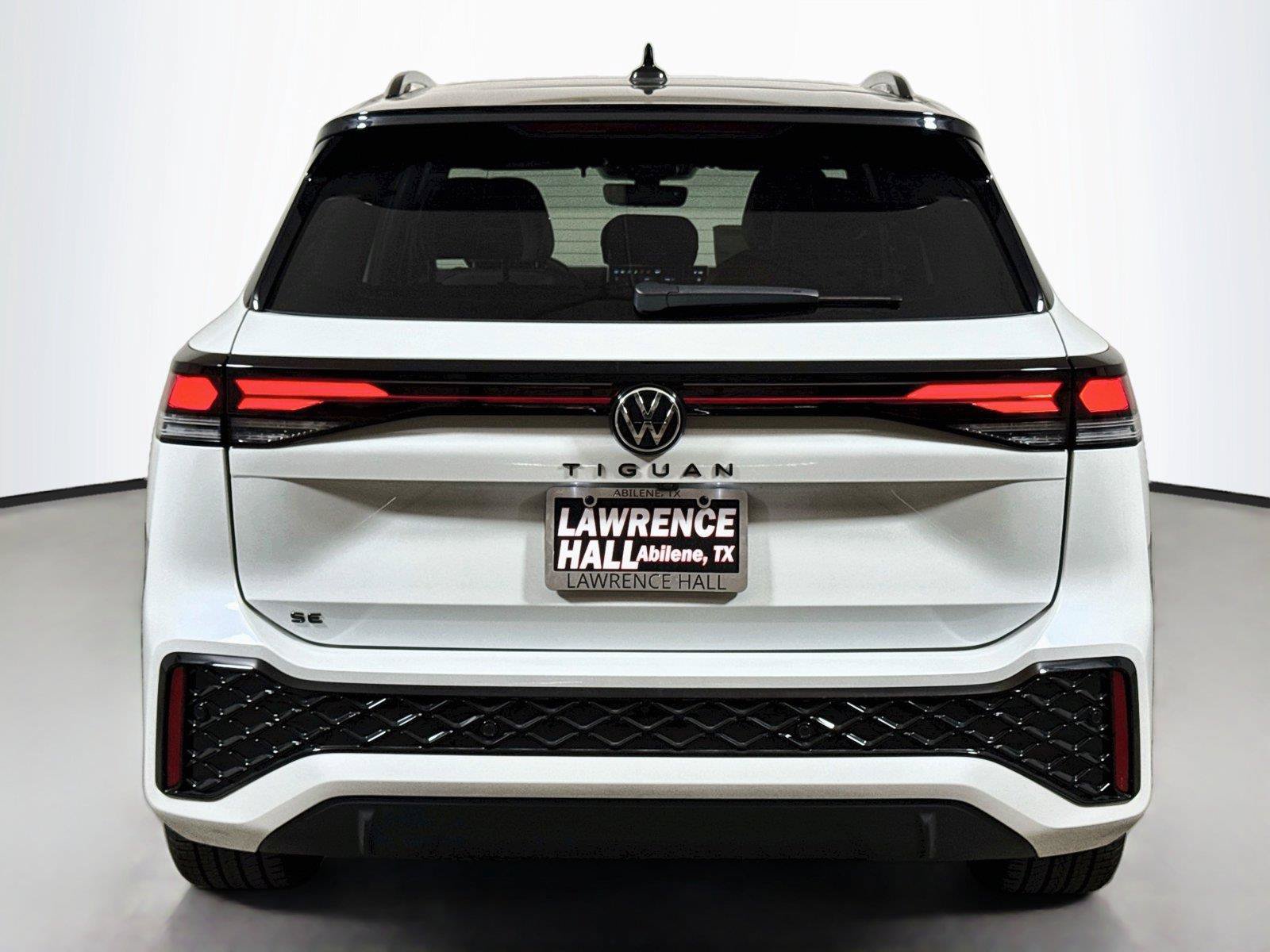 New 2026 Volkswagen Tiguan SE R-Line FWD image 4