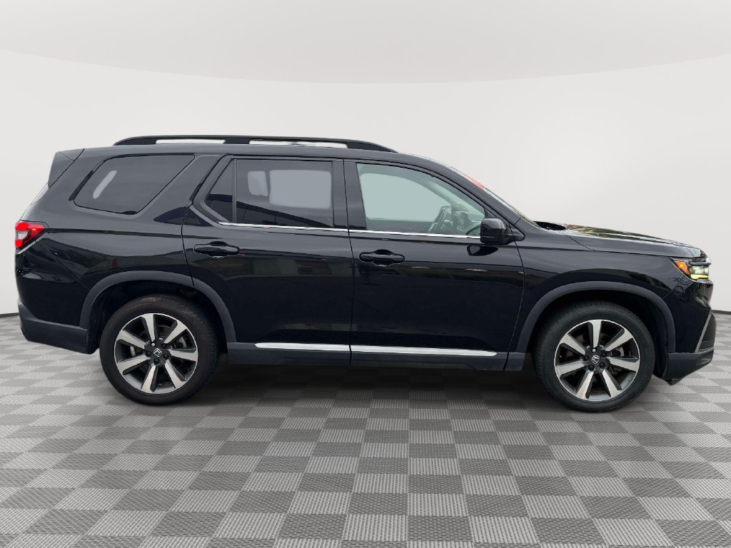 Used 2023 Honda Pilot Touring image 9
