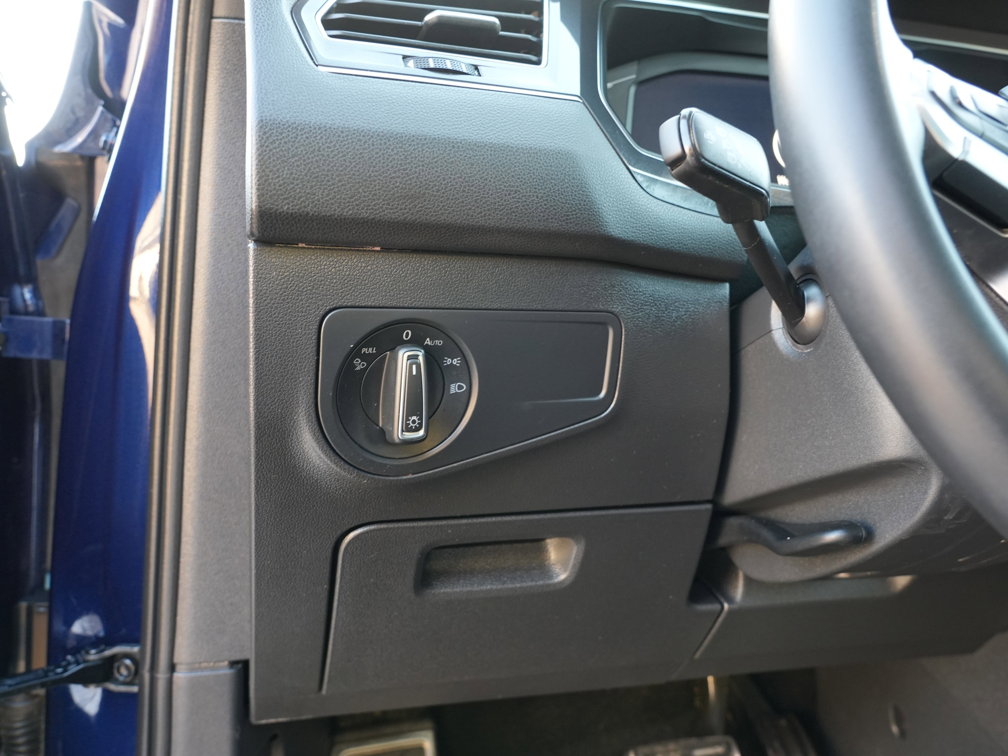 Used 2023 Volkswagen Tiguan SEL R-Line image 21