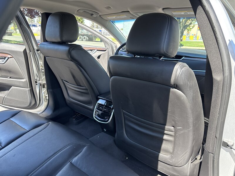 Used 2016 Cadillac XTS Luxury FWD image 33