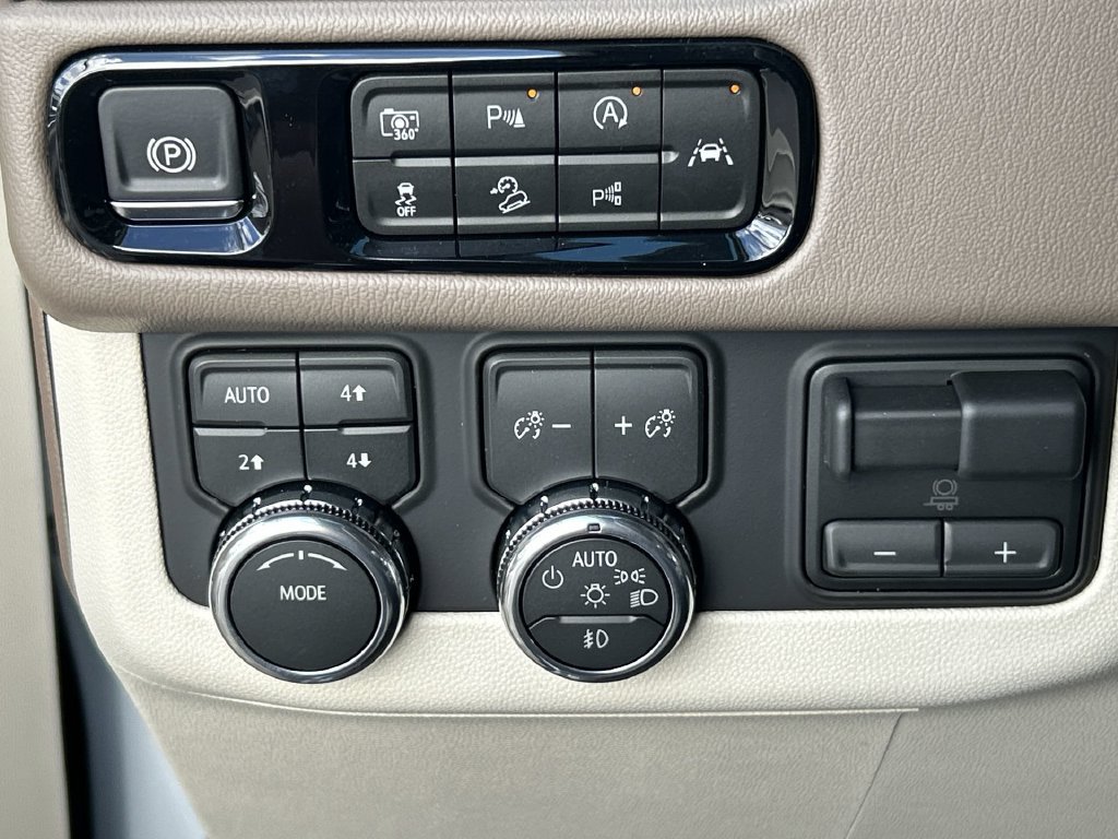 New 2027 GMC Yukon Denali w/ Advanced Technology Package AWD/4WD image 18