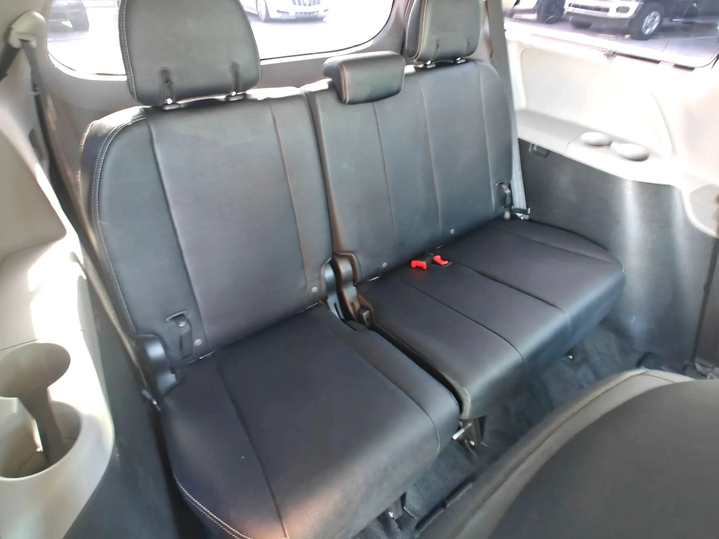Used 2015 Toyota Sienna SE w/ SE Preferred Package FWD image 15