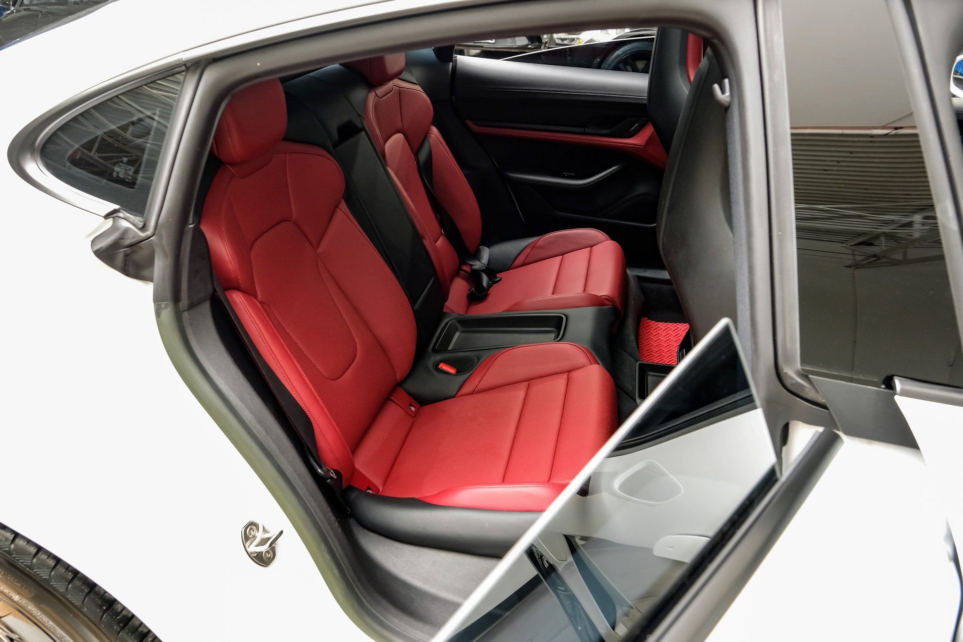 Used 2023 Porsche Taycan image 36