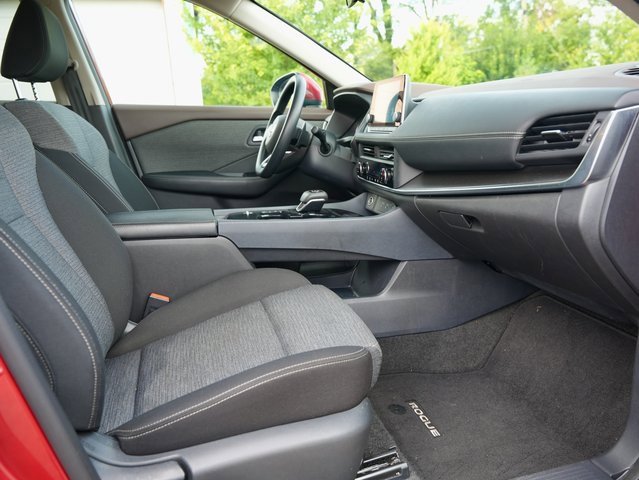 Used 2023 Nissan Rogue SV image 8