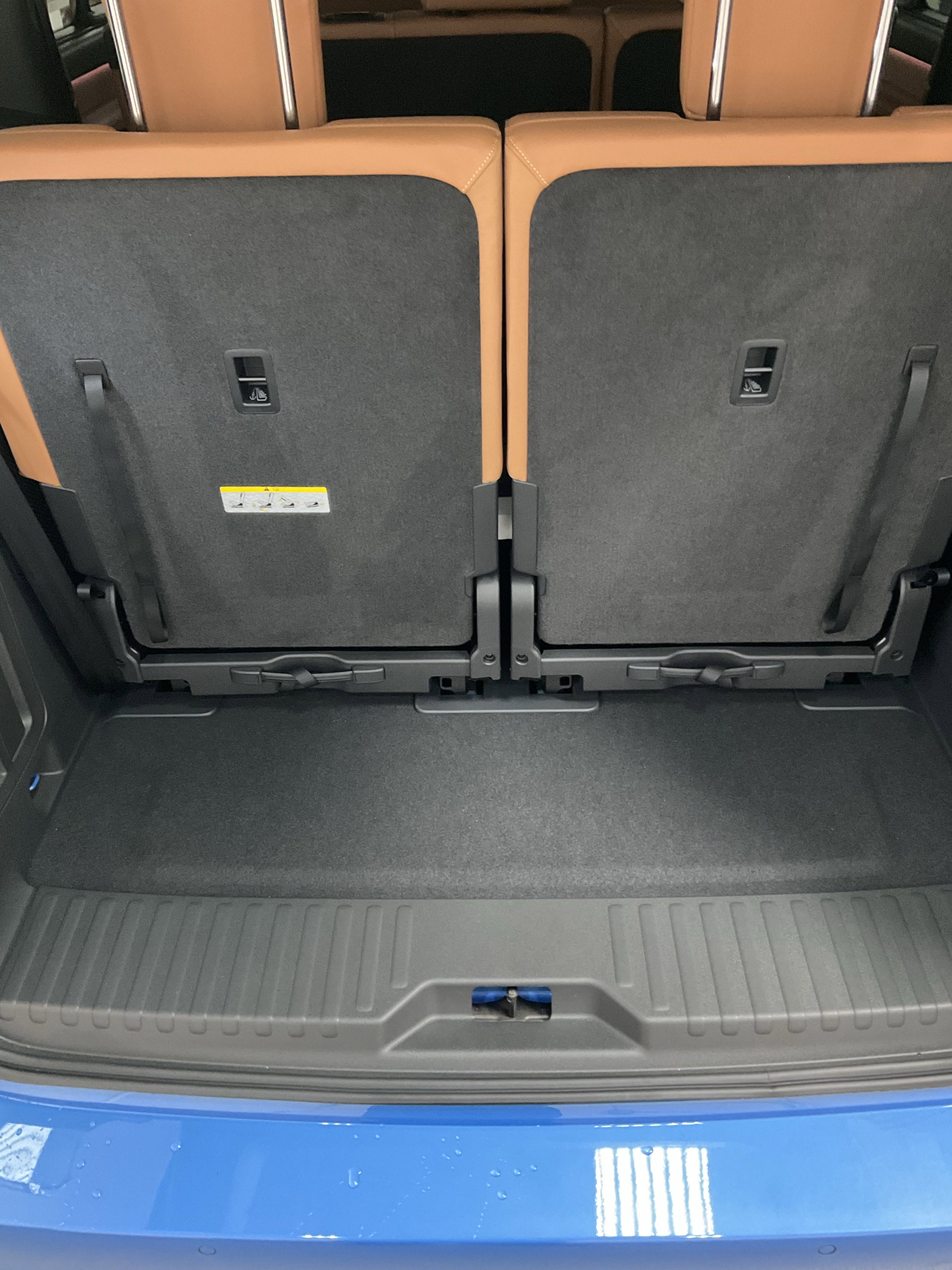 New 2025 Volkswagen ID. Buzz Pro S RWD image 16