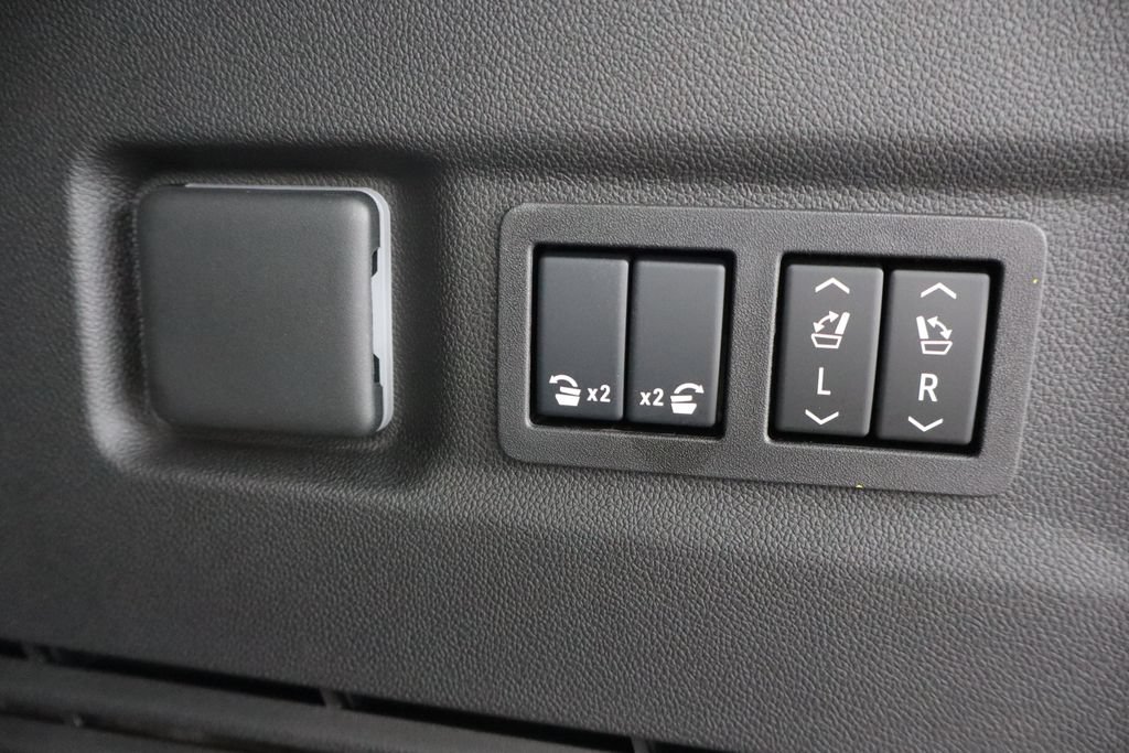 New 2026 Chevrolet Suburban Premier AWD/4WD image 33