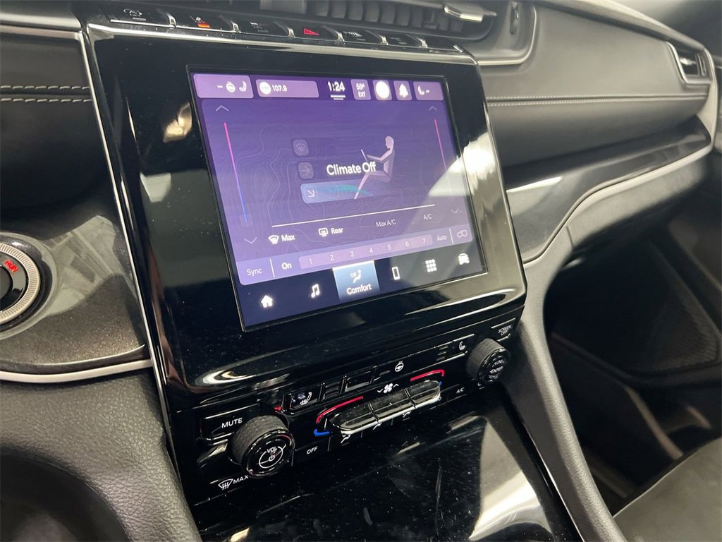 Used 2023 Jeep Grand Cherokee Altitude image 15