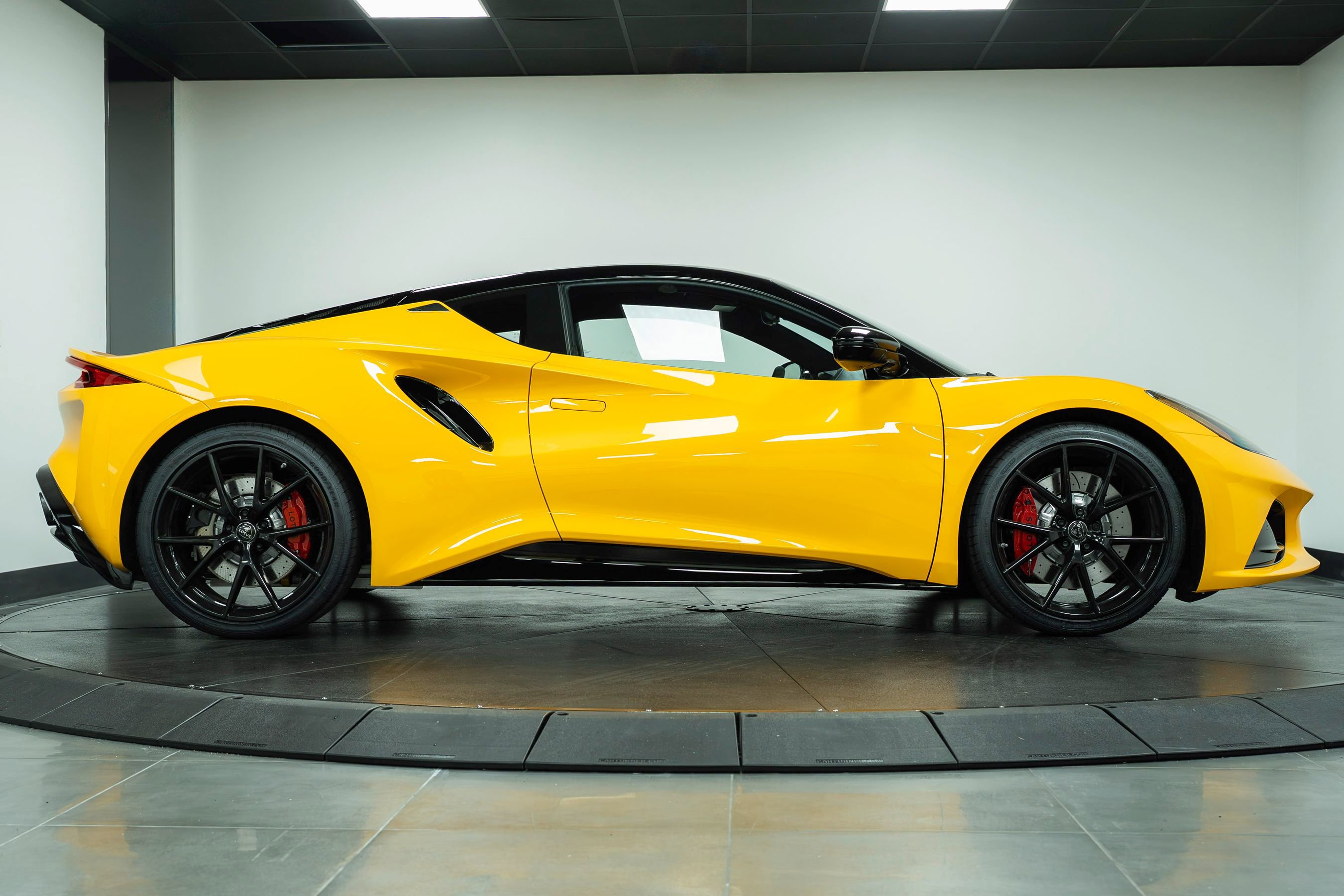 New 2026 Lotus Emira SE RWD image 5
