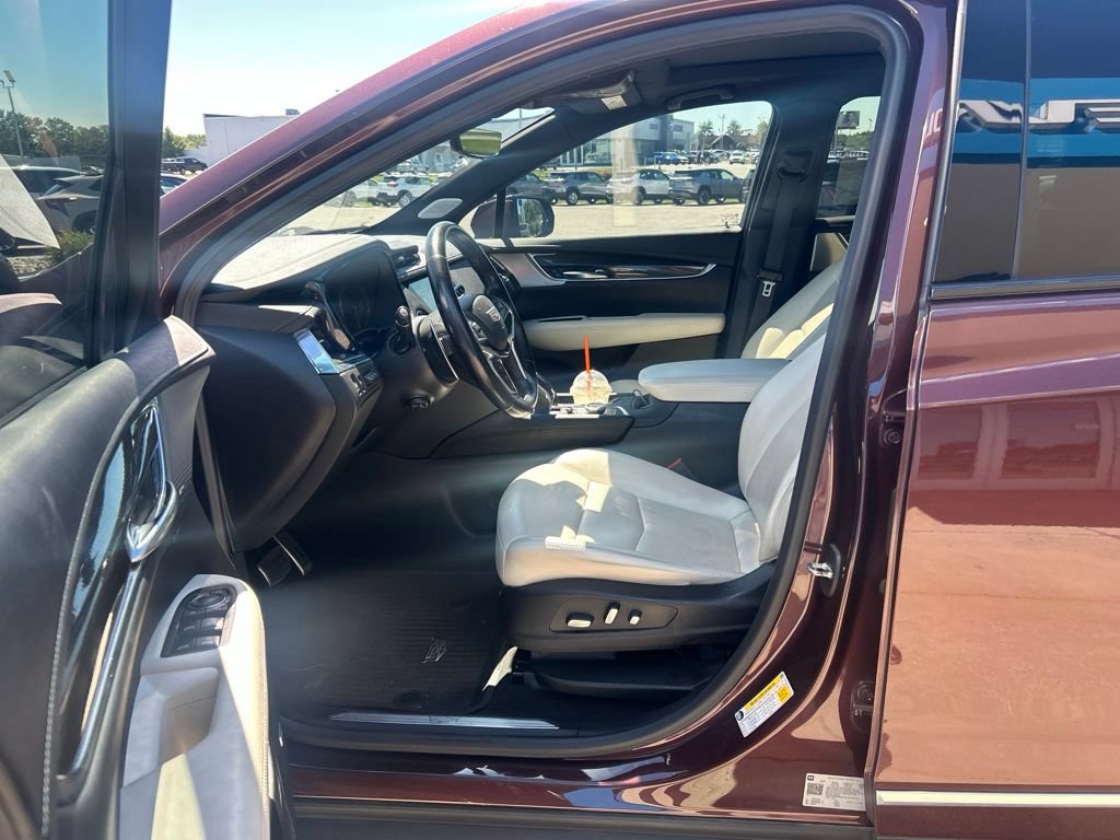 Used 2022 Cadillac XT5 Sportv w/ Technology Package AWD/4WD image 4