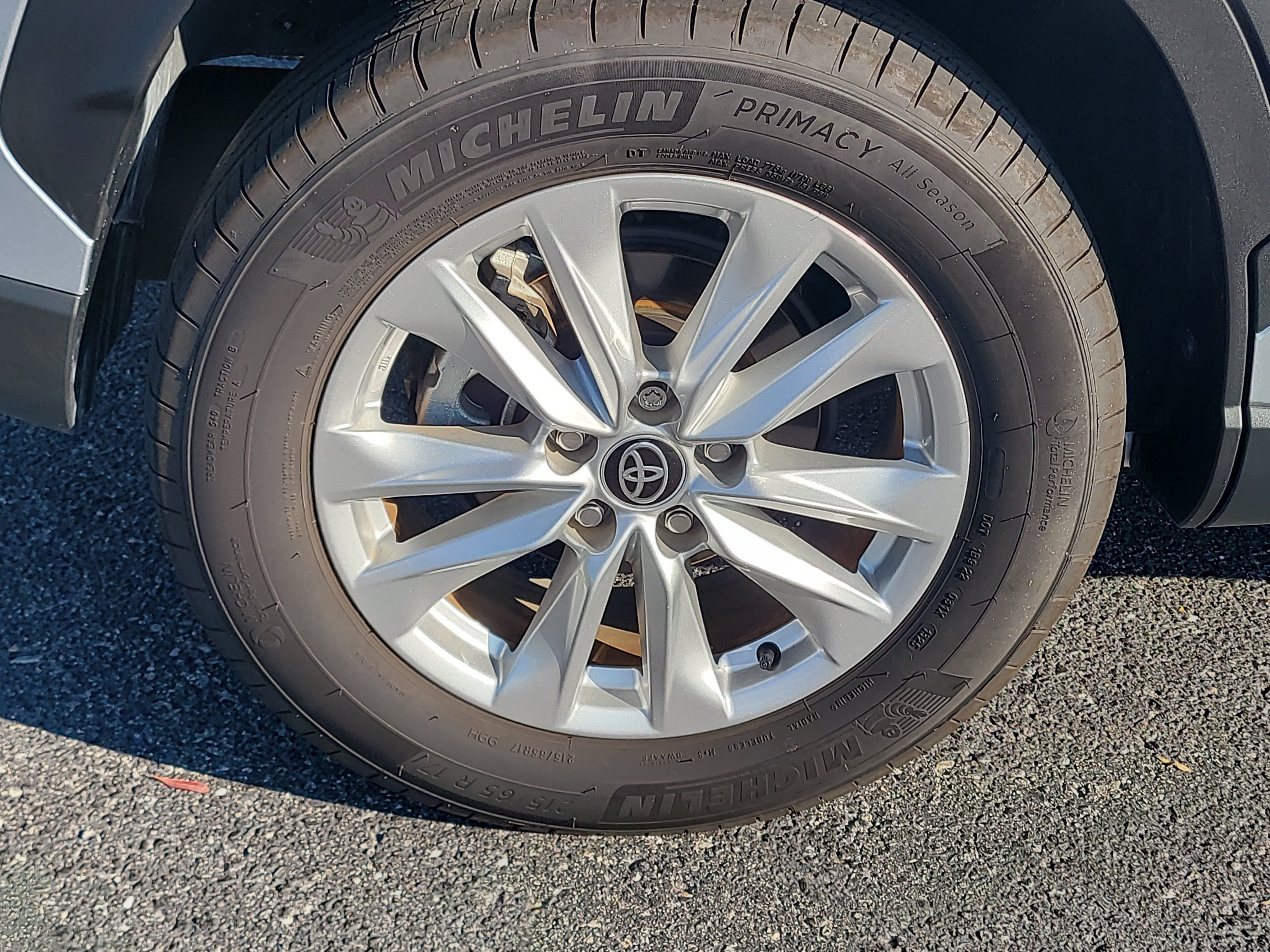 Certified 2025 Toyota Corolla Cross LE FWD image 9