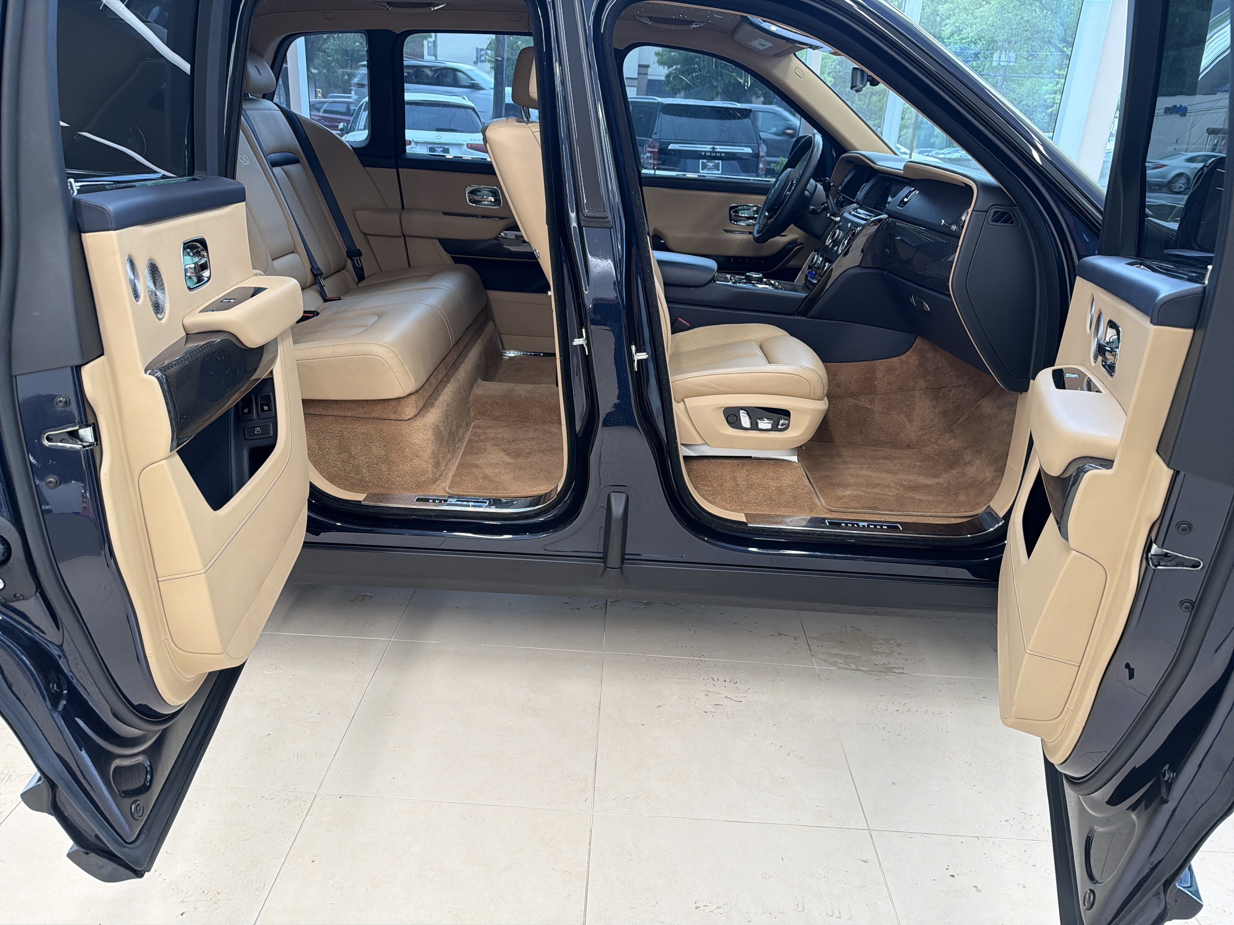 Certified 2024 Rolls-Royce Cullinan Black Badge AWD/4WD image 27