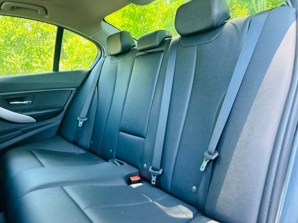 Used 2015 BMW 320i Sedan RWD image 28