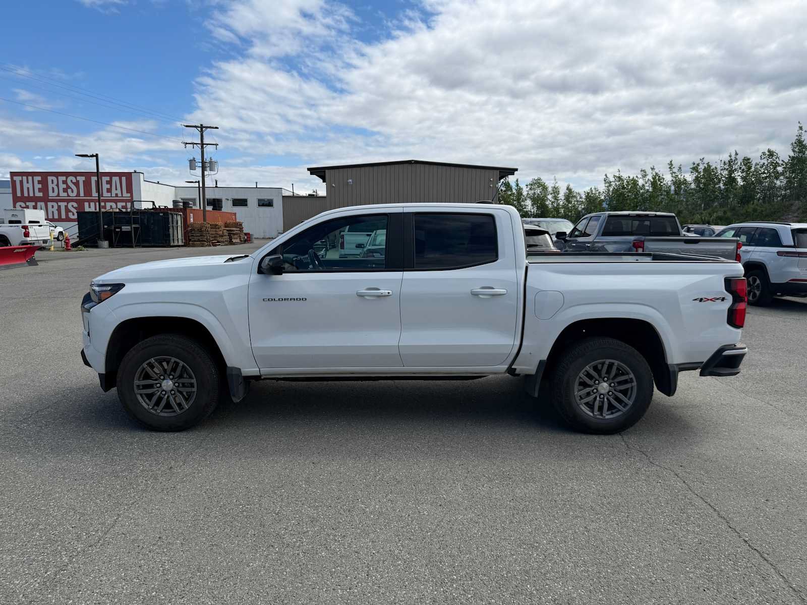 Used 2024 Chevrolet Colorado LT w/ LT Convenience Package III AWD/4WD image 2