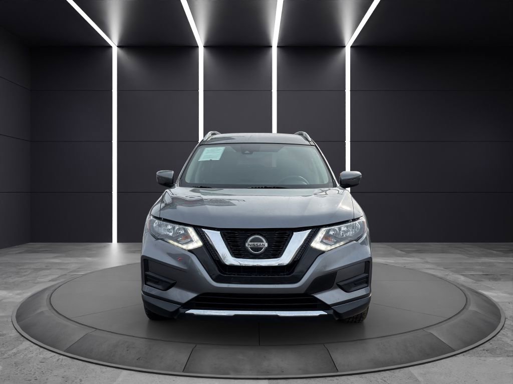 Used 2020 Nissan Rogue SV image 2