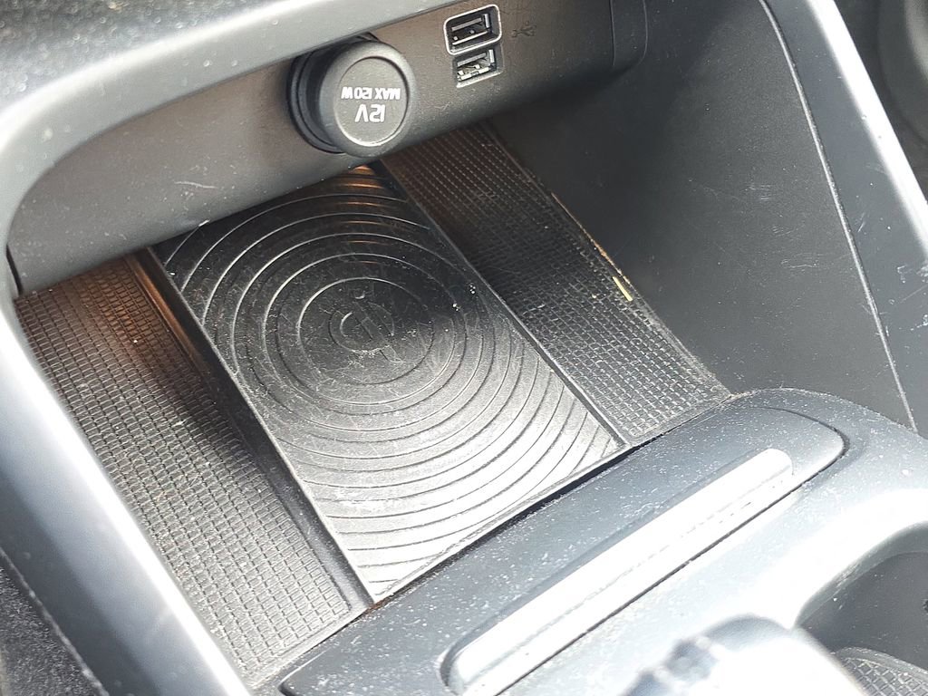 Used 2019 Volvo XC40 T5 Momentum image 27