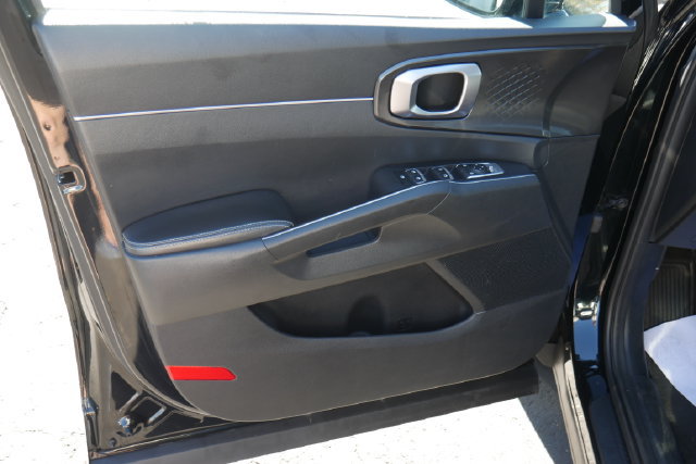 Used 2021 Kia Sorento LX FWD image 11
