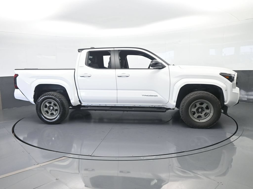 Used 2025 Toyota Tacoma SR5 AWD/4WD image 7