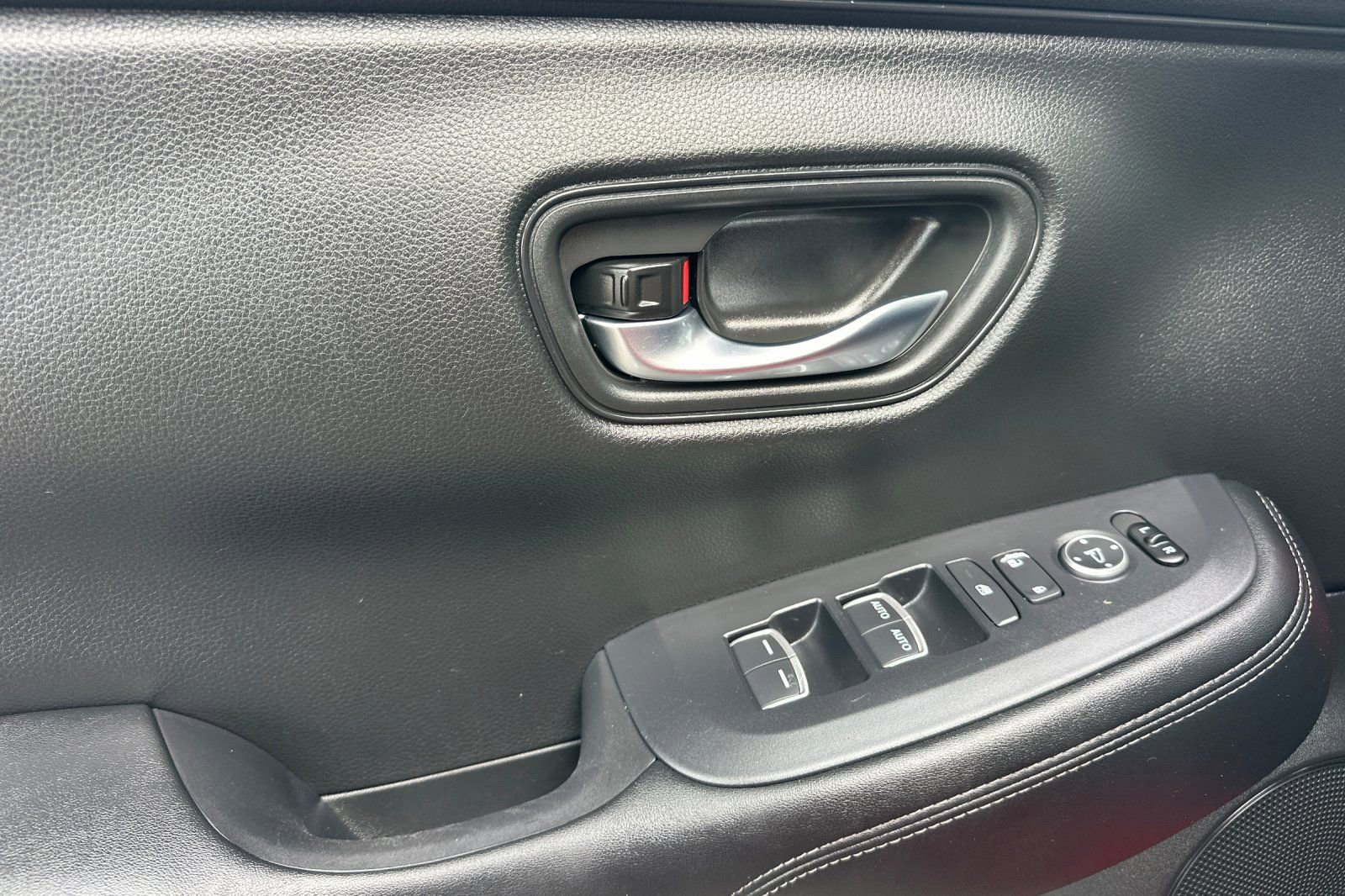 Used 2025 Honda HR-V EX-L image 10