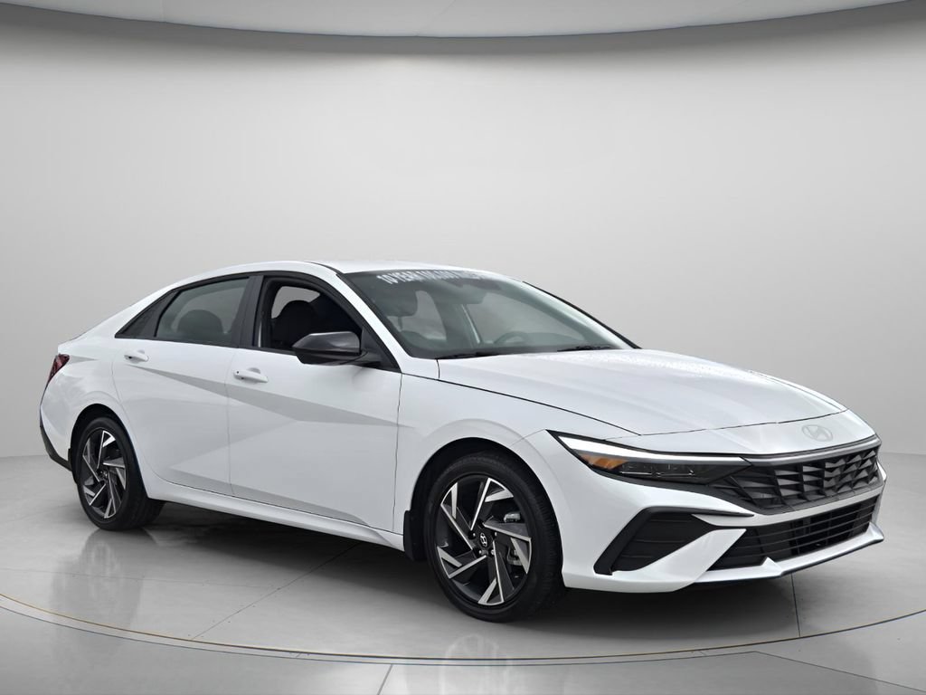 Certified 2025 Hyundai Elantra SEL FWD image 9