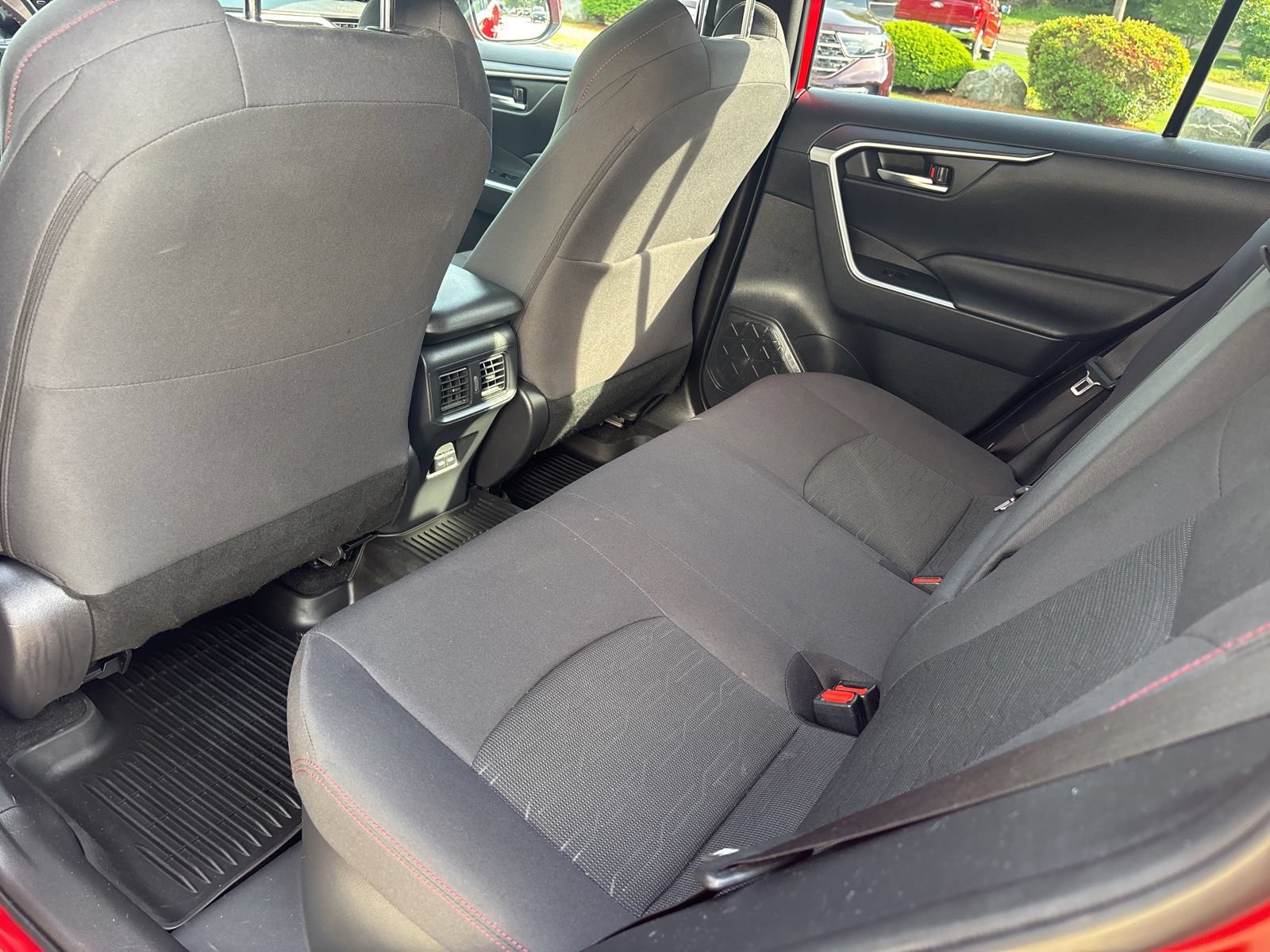 Used 2022 Toyota RAV4 SE AWD/4WD image 35