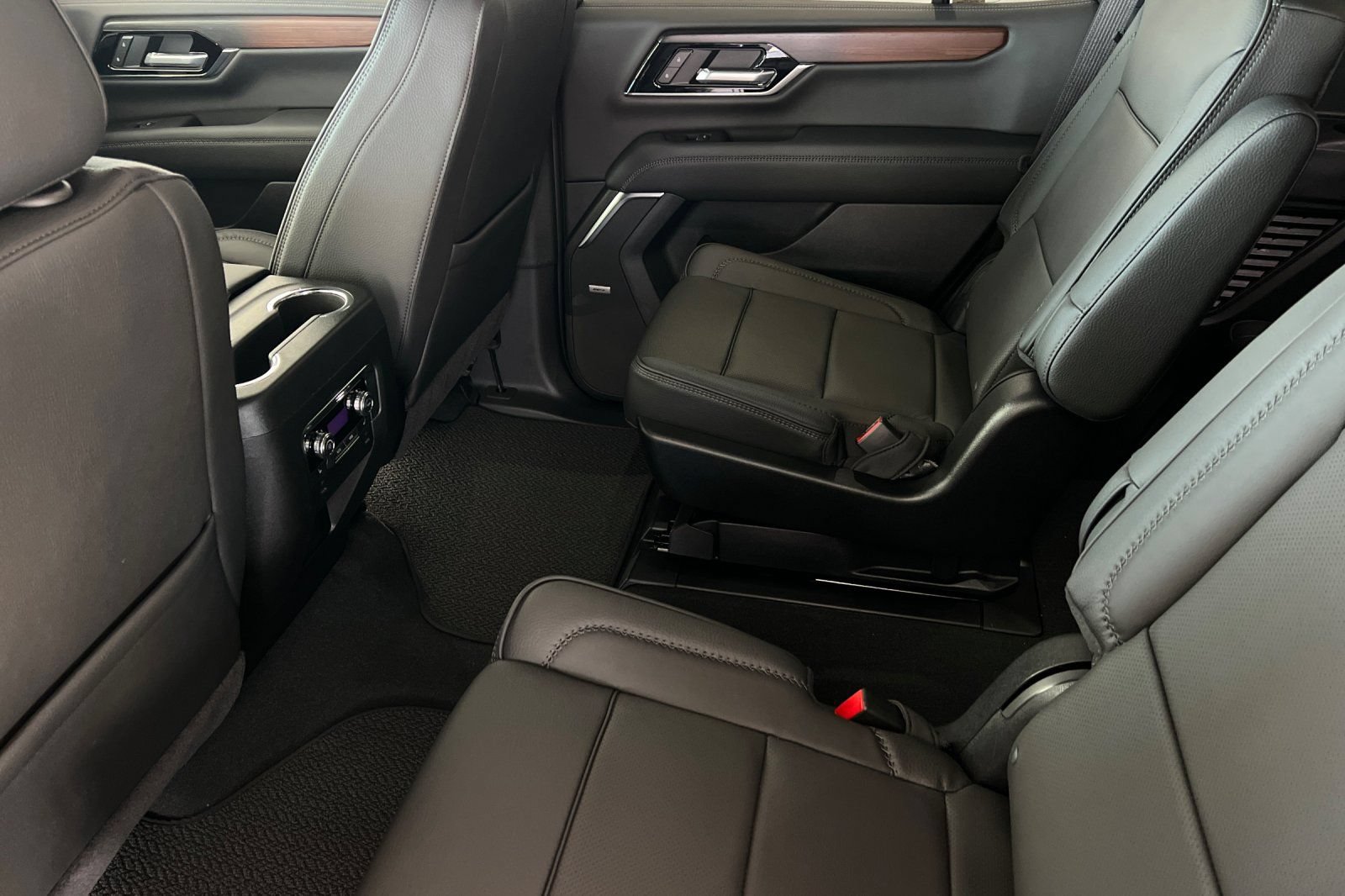 New 2026 GMC Yukon Denali AWD/4WD image 9