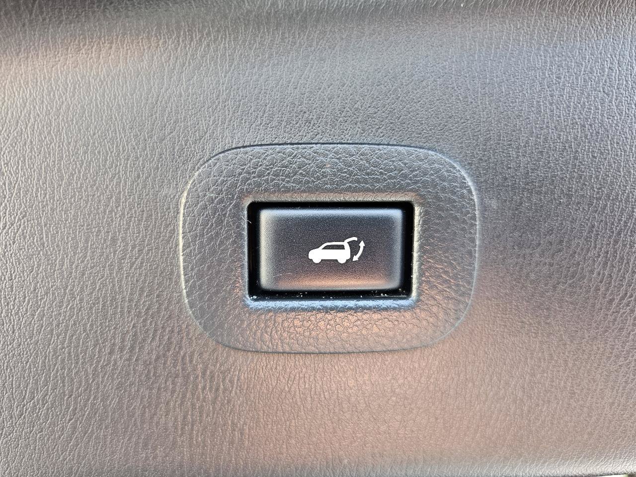 Used 2019 Nissan Armada Platinum w/ Captain's Chairs Package AWD/4WD image 34